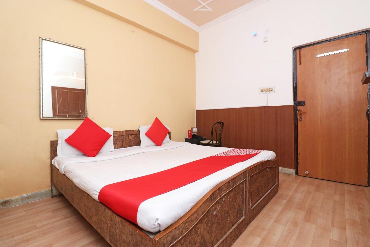 Hotel Oyo 8379 Kamal Lucknow